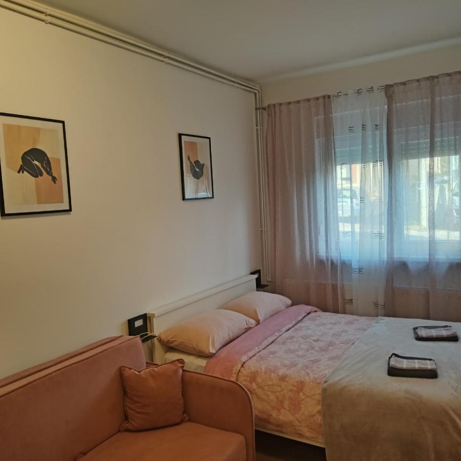 Apartment Oboj Maksimir Self Check In Zagreb